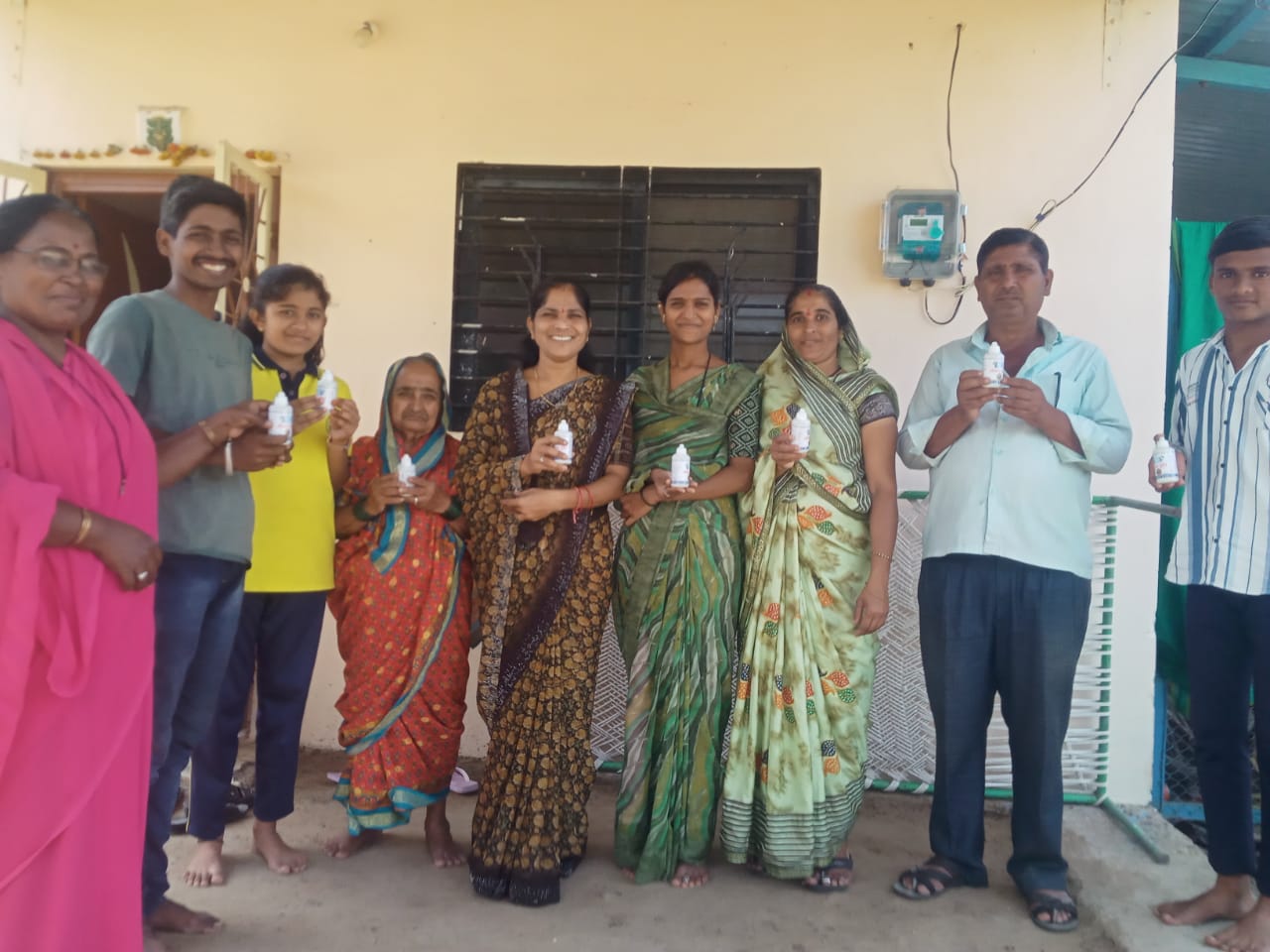 मुख्यमंत्री समृद्ध पंचायतराज अभियान अंतर्गत ग्रामपंचायत पिंपळगाव येथे मेडिकलवर बॉटल वाटप करण्याचे उपक्रम राबविण्यात आले